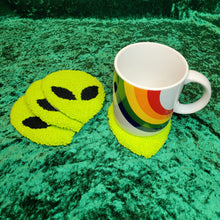 Load image into Gallery viewer, Mug Rug Alien Coaster
